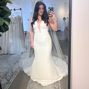 Unaltered, Never Worn Essence of Australia Gown D3763